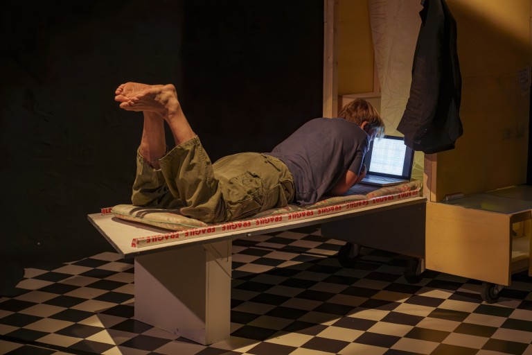 Flüstern In Stehenden Zügen